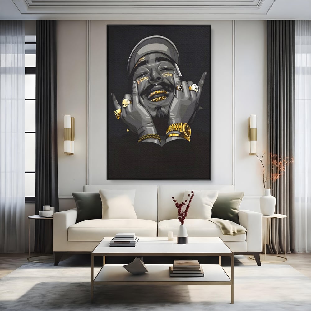 Tablou canvas cu tablou canvas cu portret post malone, in rama de aluminiu negru, pe perete intr-un living
